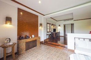 Superior Suite | Desk, free WiFi, bed sheets - OYO 920 Saensukkho Hotel And Resorts (Chiang Rai)
