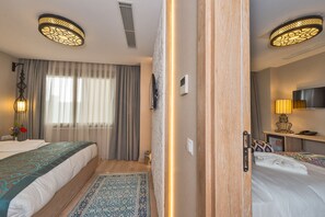 Premium bedding, minibar, in-room safe, desk - Aybar Hotel & Spa (Istanbul)
