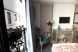 Room | Living area | 56-cm LED TV with cable channels, TV - Aybar Hotel & Spa (Istanbul)