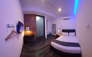 In-room safe, blackout curtains, iron/ironing board, rollaway beds - Roomies Suites (George Town)