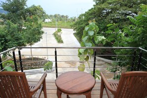 Phòng phong cách lãng mạn | Ban công