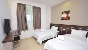 Premier Twin Room with window | Desk, iron/ironing board, free WiFi, bed sheets