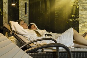 Couples treatment room(s), sauna, steam room, body treatments