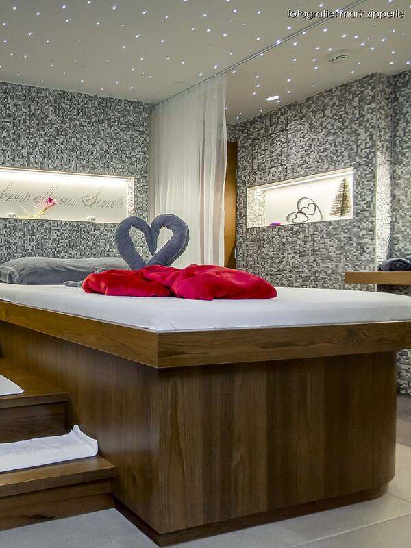 Couples treatment room(s), sauna, steam room, body treatments