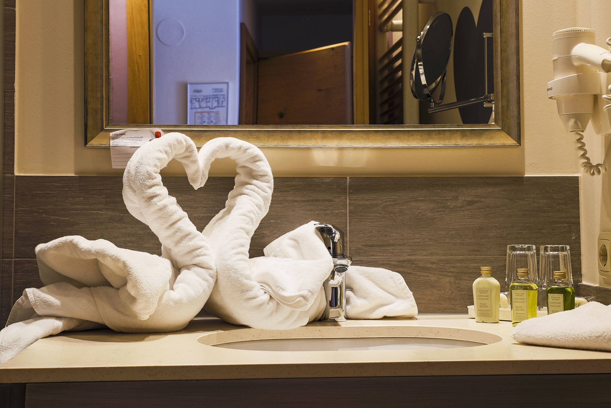 romantic double room, bathtub | minibar, in-room safe, desk, free wifi