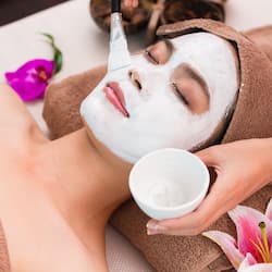 Couples treatment room(s), sauna, steam room, body treatments