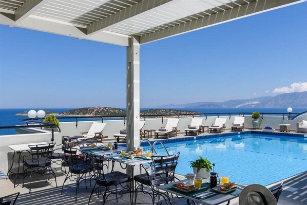 Outdoor pool - Alantha Apartments (Agios Nikolaos)