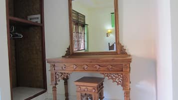 Habitación estándar, 1 cama matrimonial, balcón | Servicios de la habitación