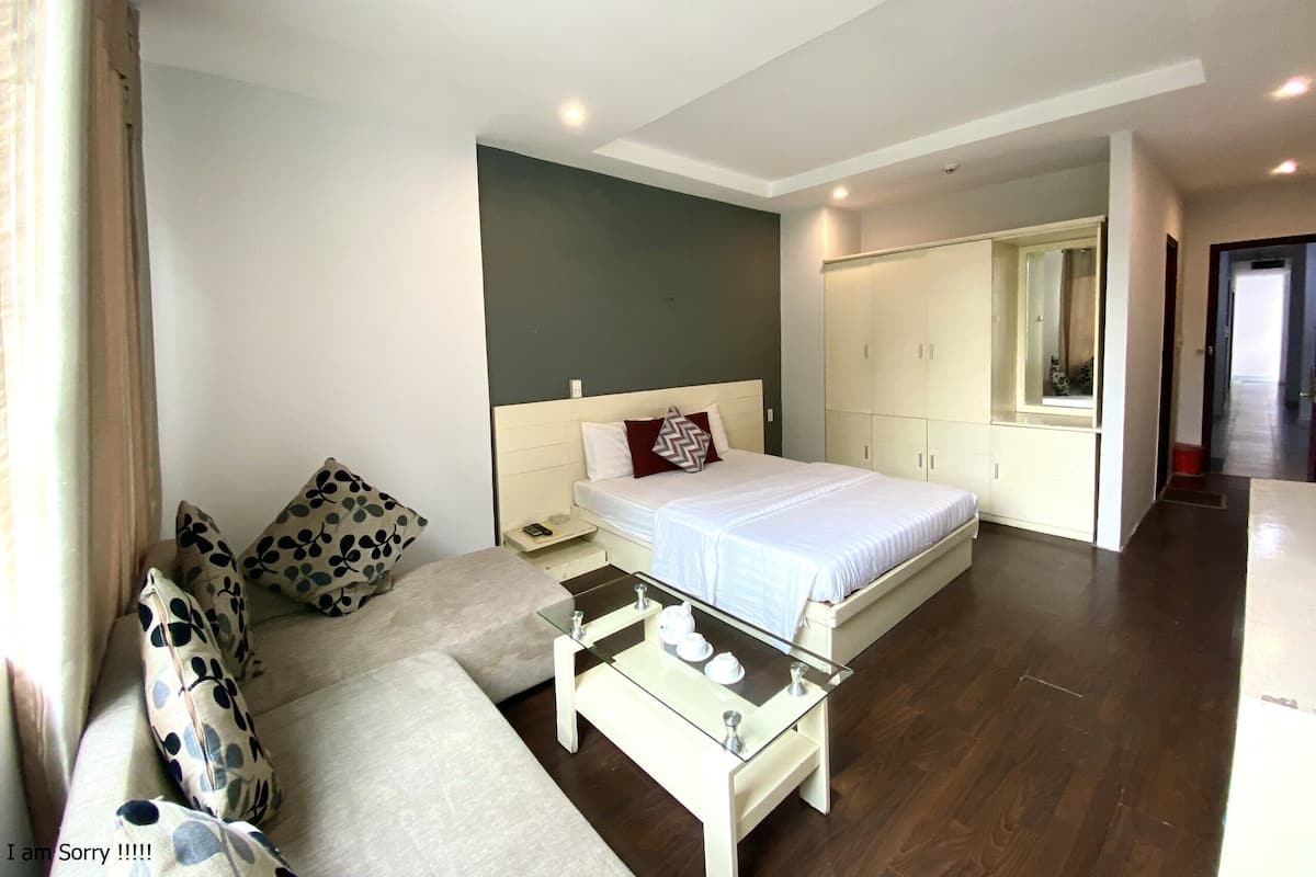 In-room safe, desk, blackout curtains, free WiFi