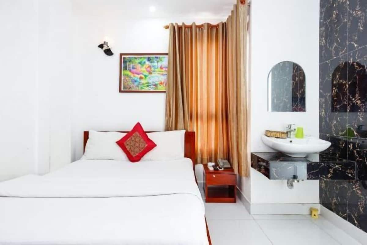 In-room safe, desk, blackout drapes, free WiFi
