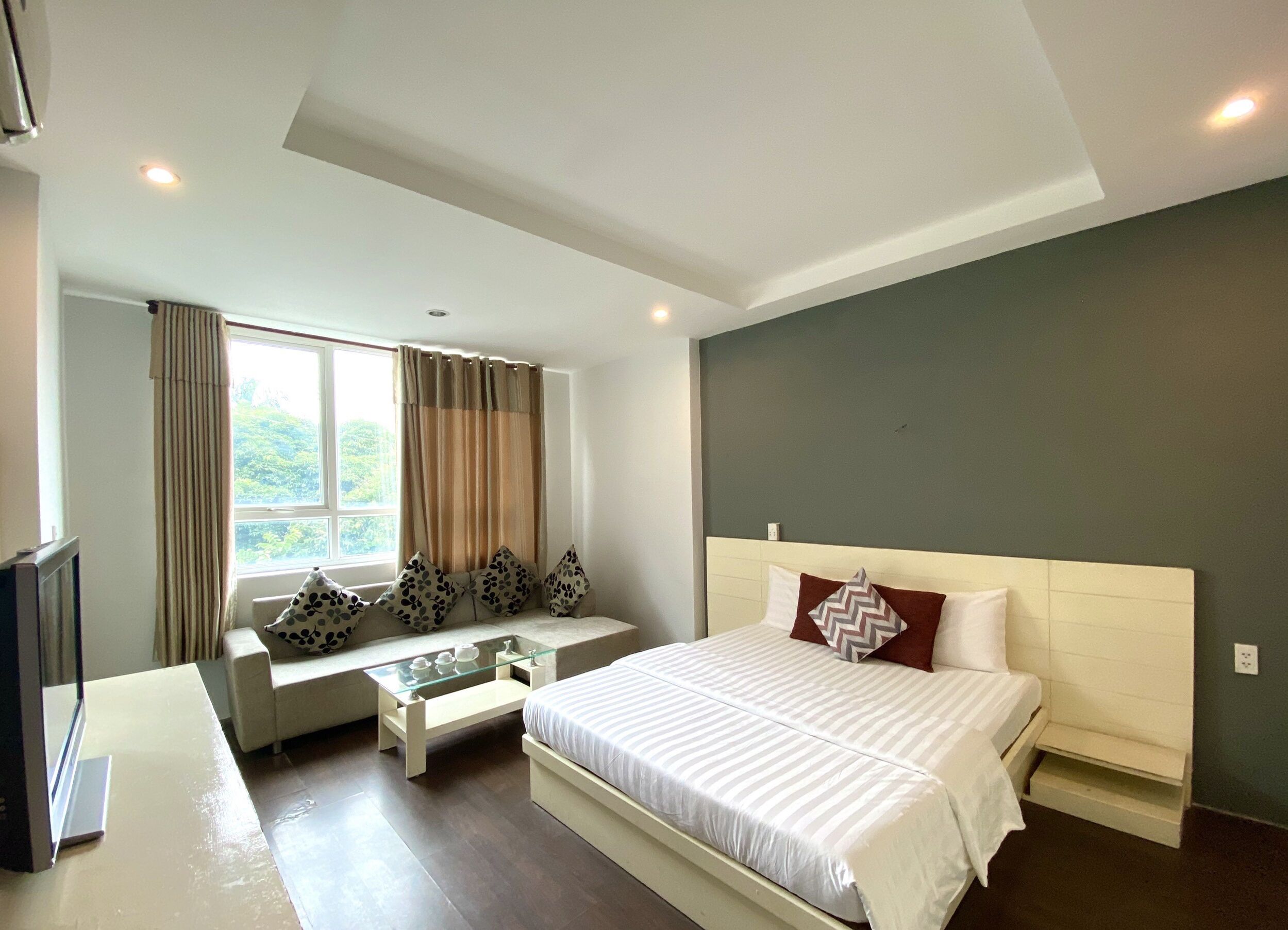 Quarto | Cofres nos quartos, escrivaninha, cortinas blackout, Wi-Fi de cortesia