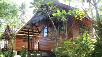 Peti besi dalam bilik, Wi-fi percuma, cadar katil