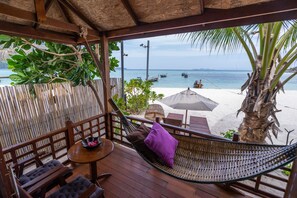 Beach front Premium Bungalow | Terrace/patio - Lipe Beach Resort (Koh Lipe)