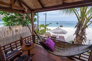 Beach front Premium Bungalow | Terrace/patio