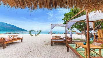 Breakfast, lunch, dinner served; Thai cuisine