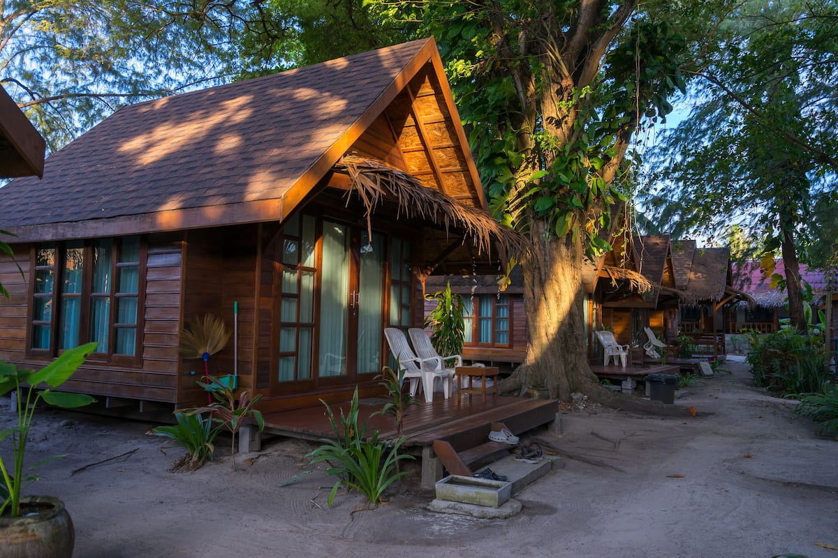 Premium Garden Bungalow | Cofres nos quartos, Wi-Fi de cortesia, roupa de cama