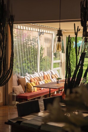 ランチ、ディナーに営業 (フランス料理)