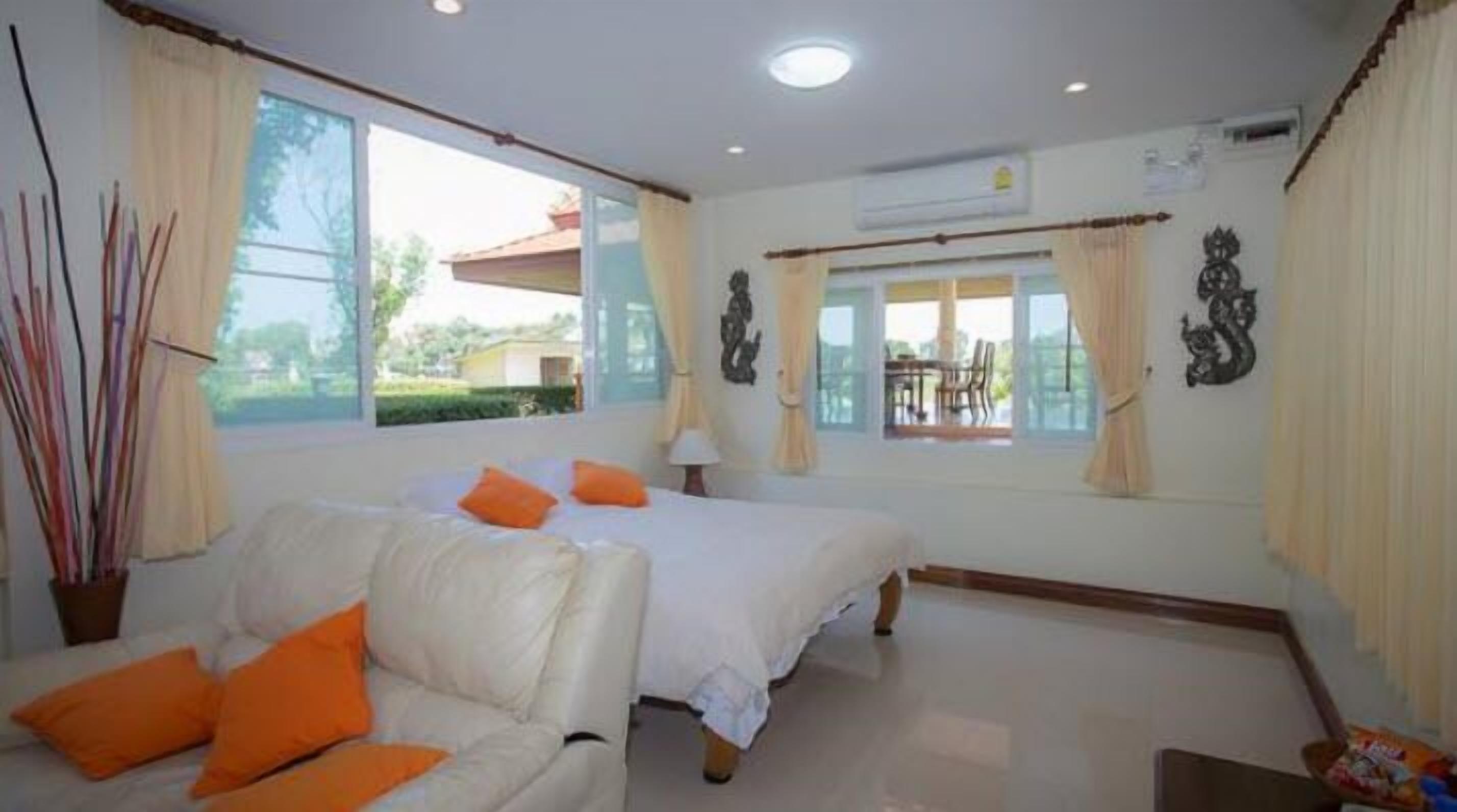 Minibar, escritorio, wifi gratis y ropa de cama 