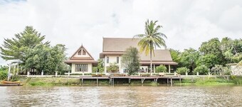 ธารระริน วิลล่า สุพรรณบุรี