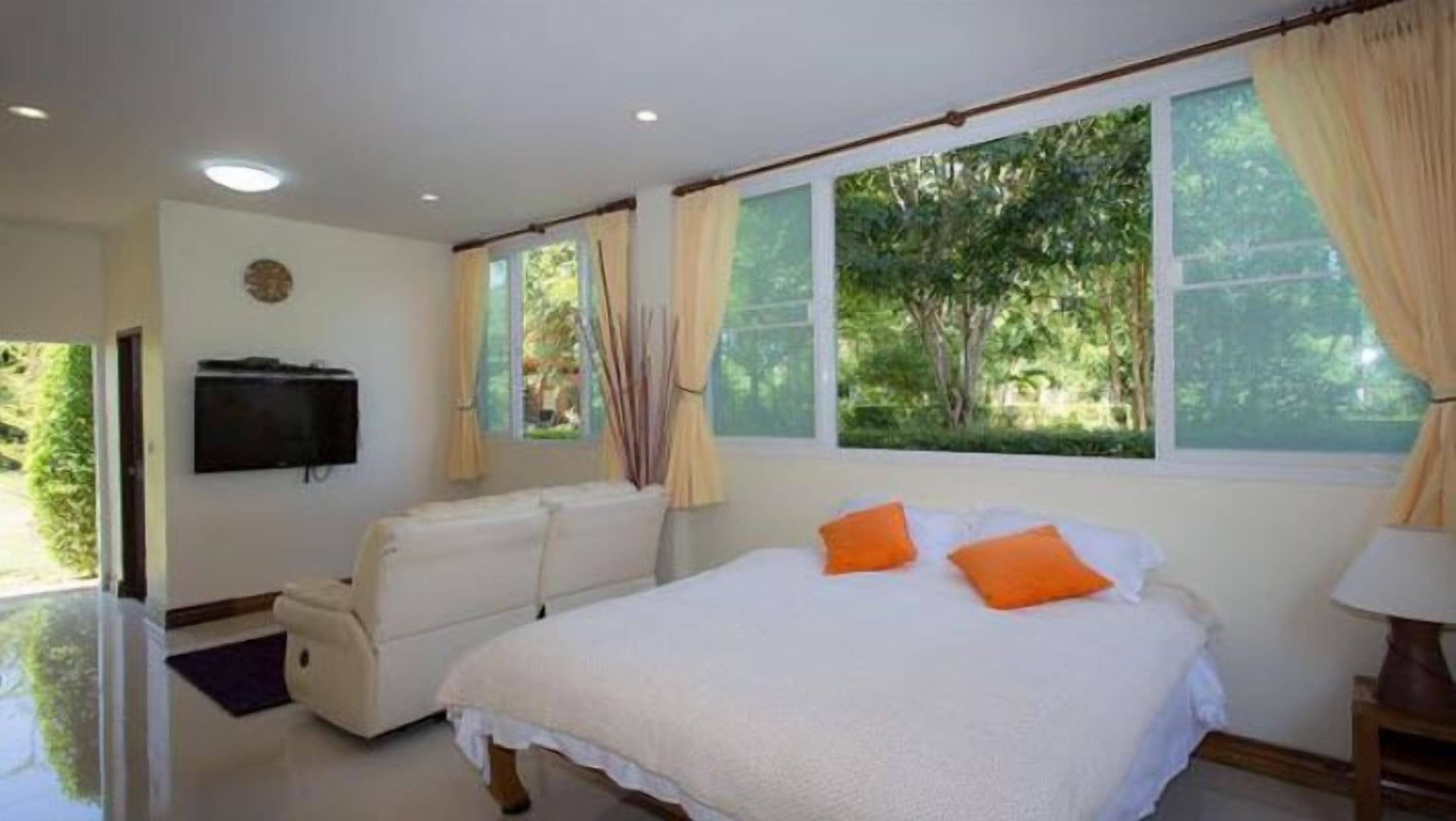 Minibar, bureau, Wi-Fi gratuit, draps fournis