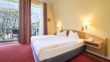 Blackout curtains, soundproofing, free WiFi, bed sheets