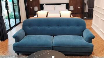 Minibar, desk, free WiFi