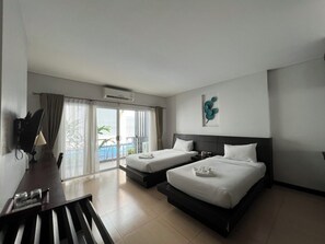 Deluxe Room, Pool Access