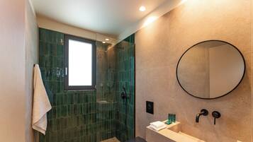 Signature-Suite, 1 Schlafzimmer | Badezimmer | Dusche, kostenlose Toilettenartikel, Haartrockner, Handtücher