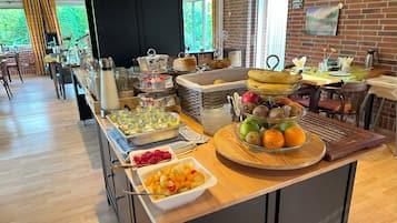 Daily buffet breakfast (EUR 7.50 per person)