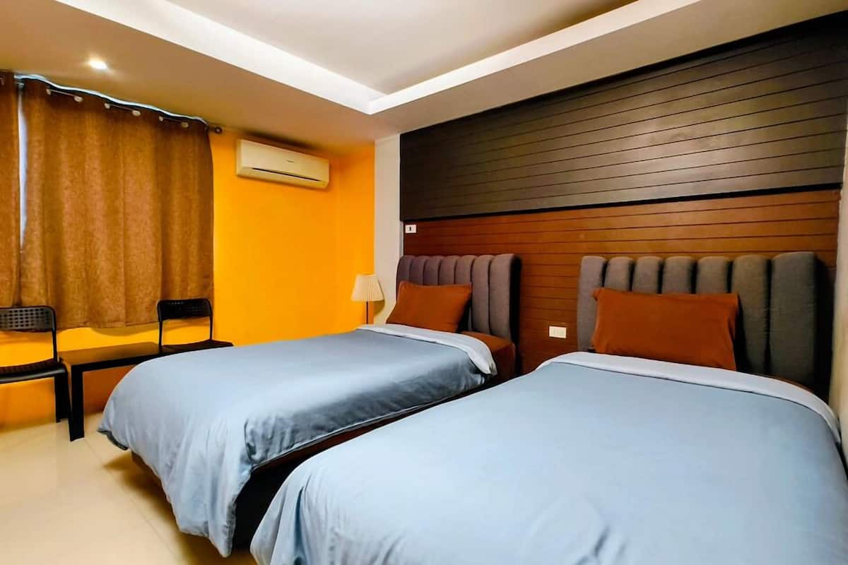 واي فاي مجانًا وملاءات أسرّة