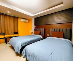 City Twin Room | WiFi (free), bed sheets