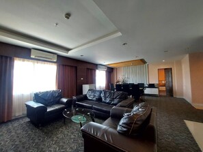 In-room safe, desk, blackout curtains, iron/ironing board - MBI Resort Songkhla (Sadao)