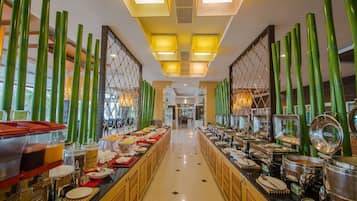 Daily buffet breakfast (THB 120 per person)