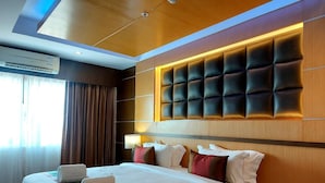 Suite presidencial, 1 habitación | Caja fuerte, escritorio, cortinas opacas y tabla de planchar con plancha