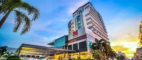 Vista frontal de la propiedad