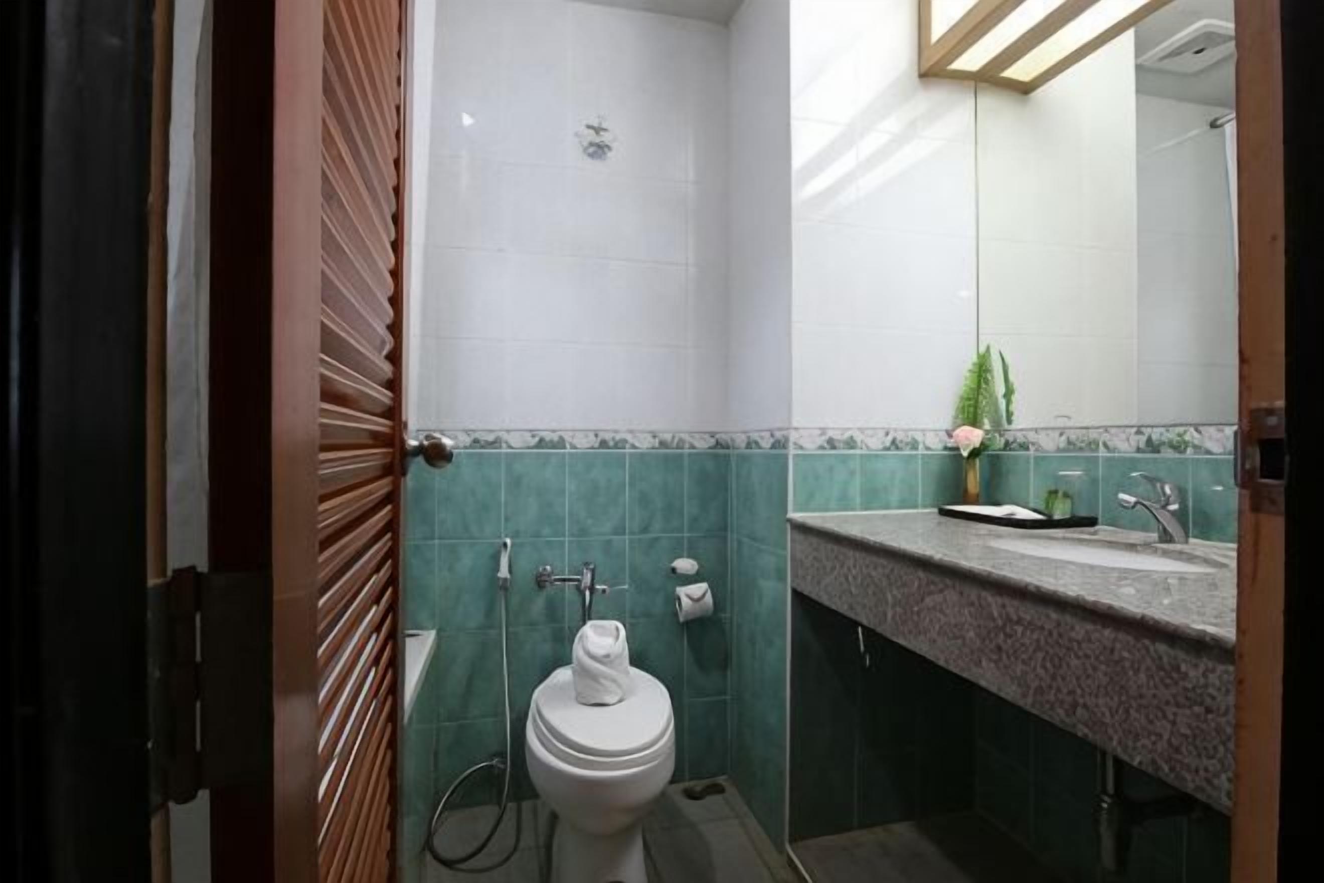 Baño | Tina con regadera, amenidades de baño gratuitas, secadora de cabello 