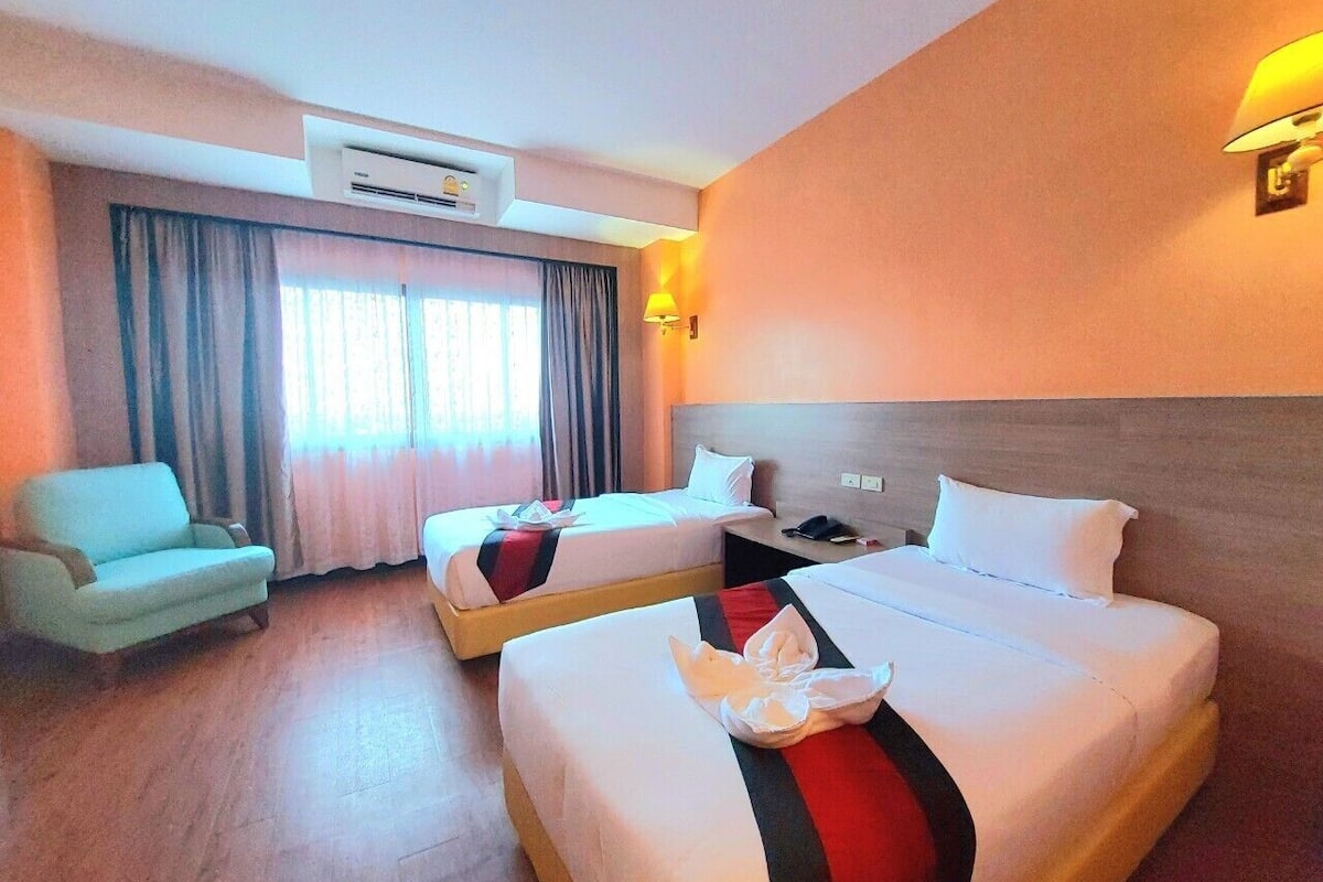 Standard Room, 2 Twin Beds | In-room safe, desk, blackout drapes, iron/ironing board
