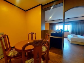 Cozy retreat with a dining area, single bed, and kitchenette.