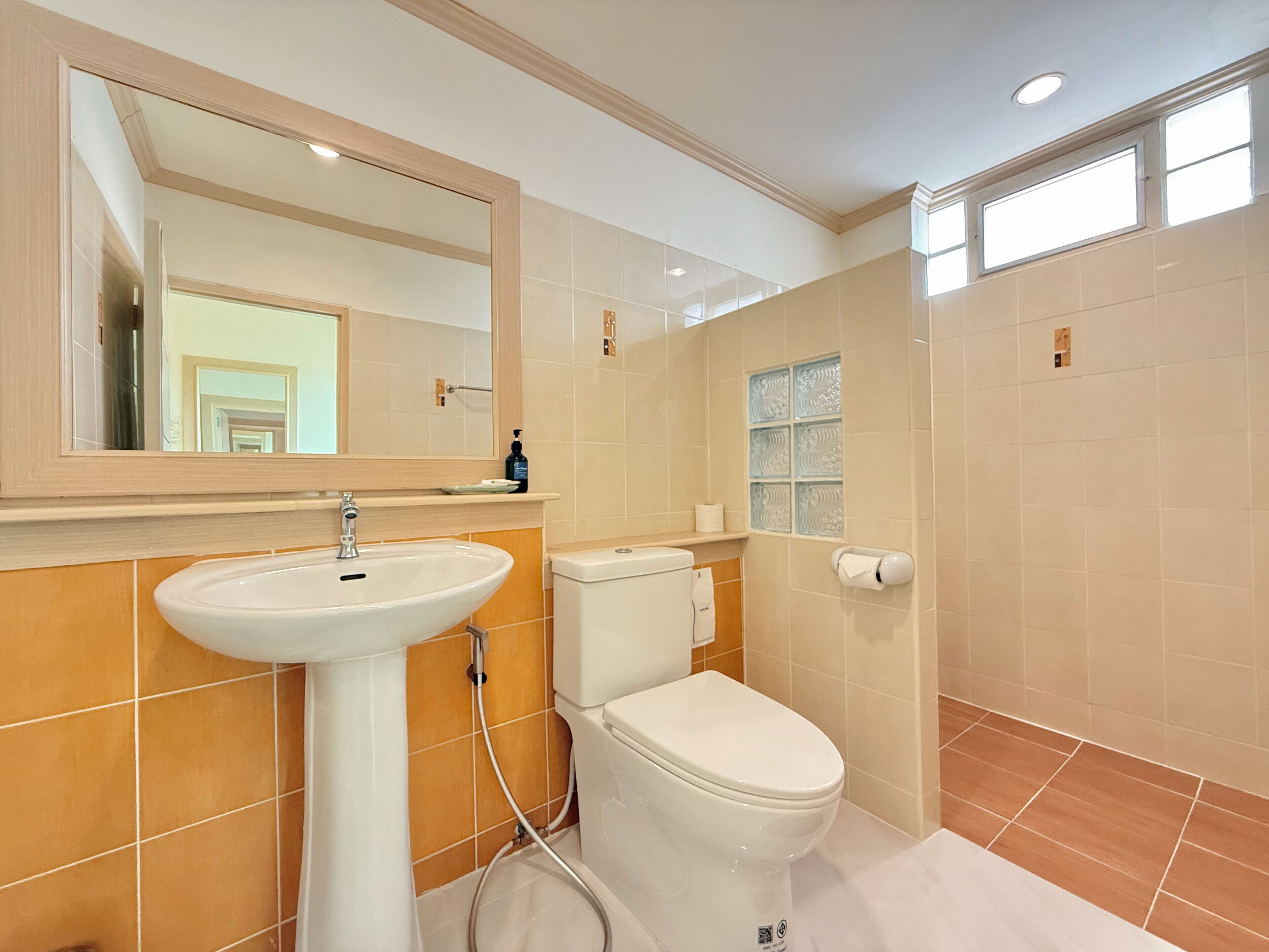 shower, free toiletries, hair dryer, slippers