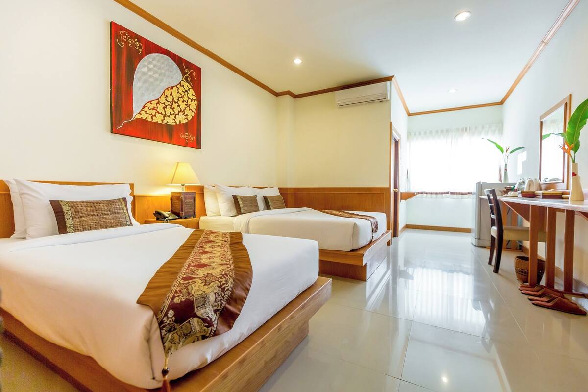 Premier Twin Room | Individually decorated, desk, laptop workspace, blackout drapes