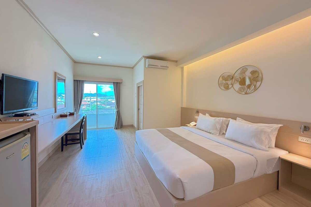 Habitació doble Deluxe, vistes a la ciutat | 1 dormitori, decoració individual i escriptori
