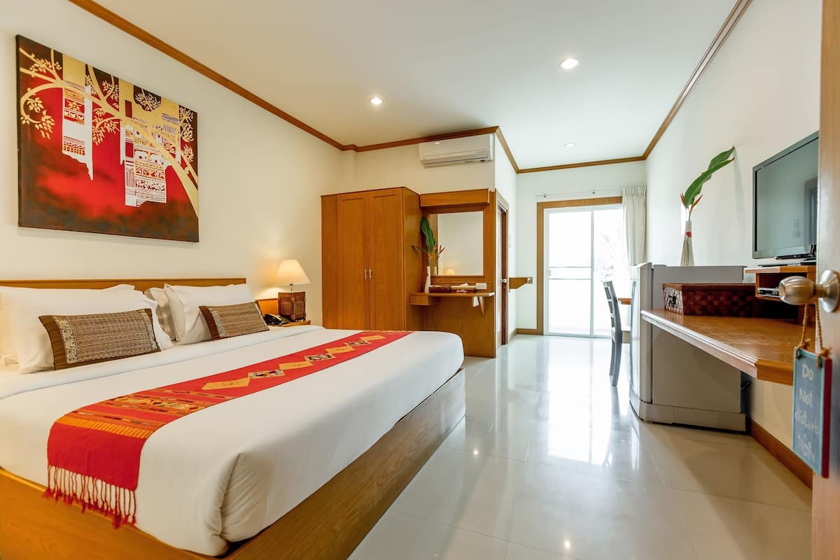Superior Double Room | Individually decorated, desk, laptop workspace, blackout drapes