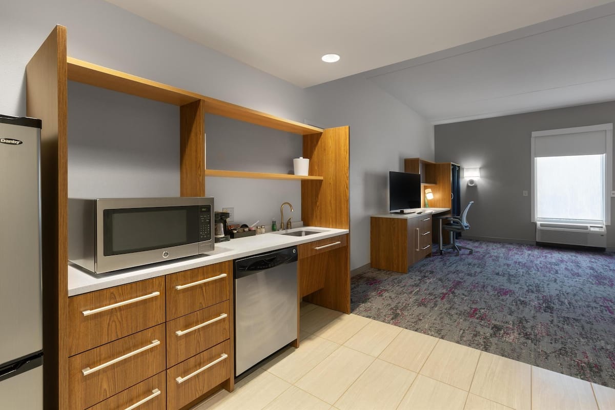 fridge, microwave, dishwasher, coffee/tea maker