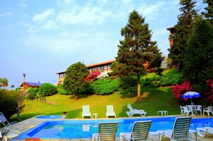 2 piscines extérieures