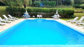 2 outdoor pools