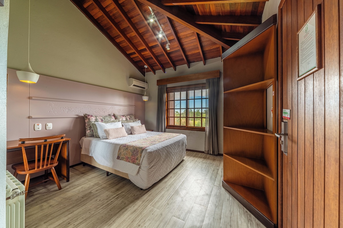 Double Room | Minibar, in-room safe, blackout drapes, soundproofing