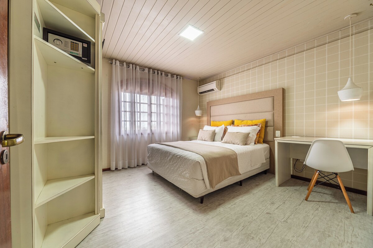 Bangalô Ipê | Minibar, in-room safe, blackout drapes, soundproofing