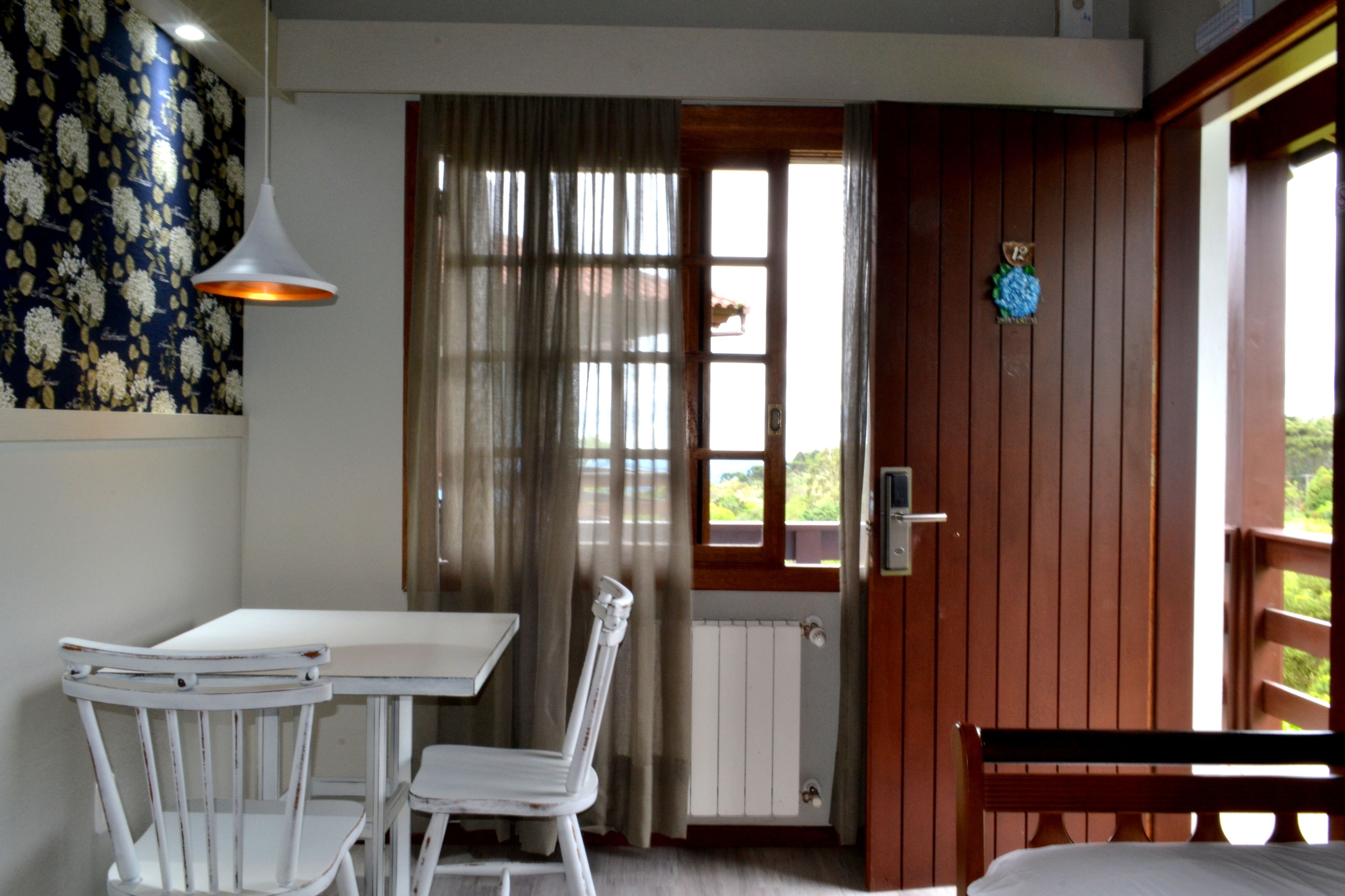 bangalô hortênsia | living room | 32-inch led tv with cable channels, tv