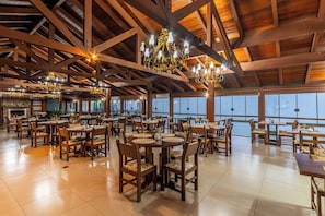 Free daily buffet breakfast - Hotel Bangalôs da Serra (Gramado)