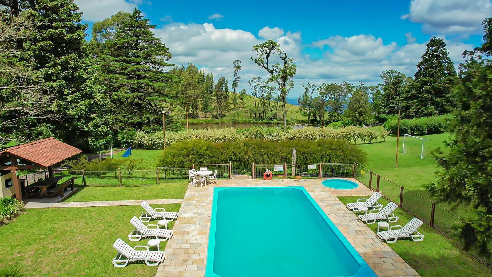2 outdoor pools